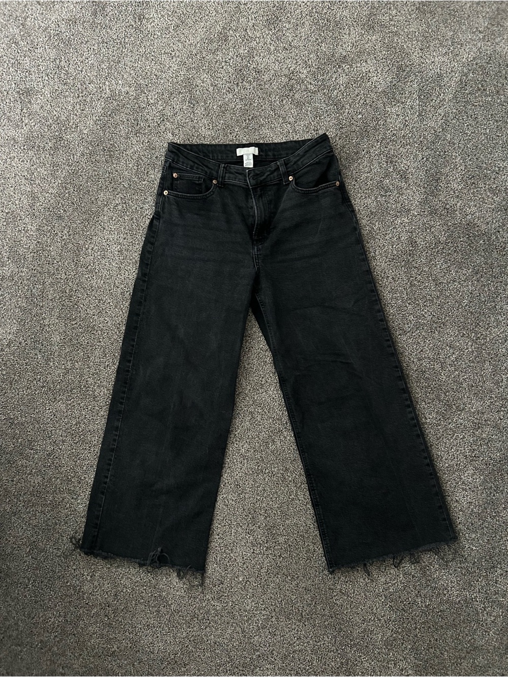 H&M Black Wide-Leg Cropped Jeans with Raw Hem